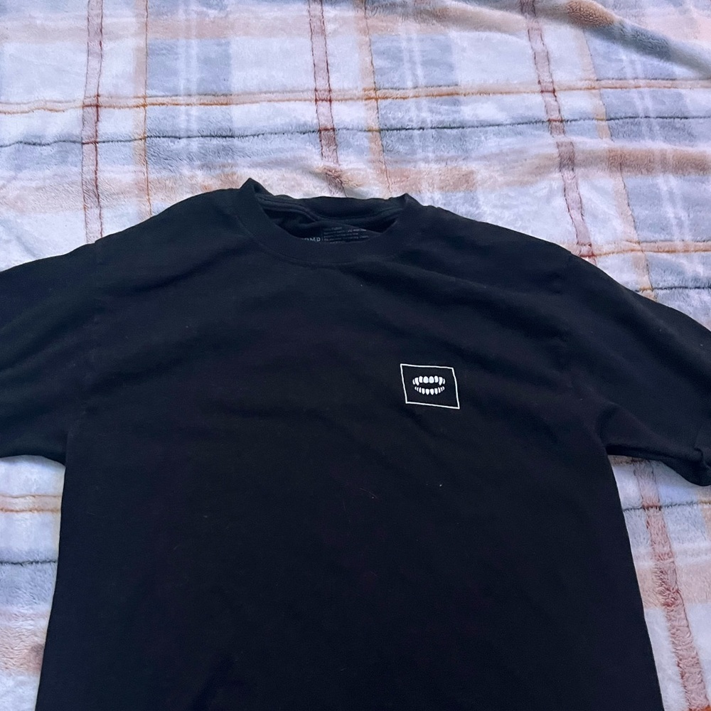 Chomp t-shirt size small